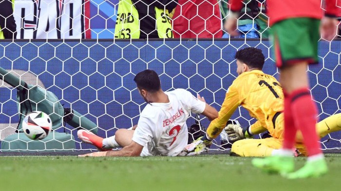 Blunder Fatal! Gol Bunuh Diri di Euro 2024 Ini Viral