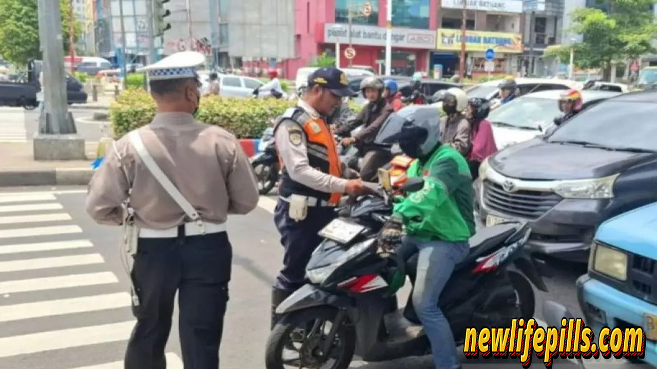 Personel gabungan tindak 31 kendaraan pelanggar di Jakarta Timur